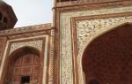 Hvem bygde Taj Mahal og for hvem?