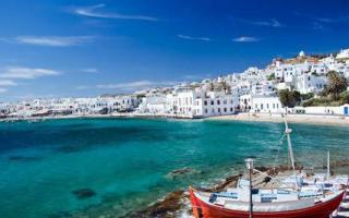 Resorts of peninsular Greece